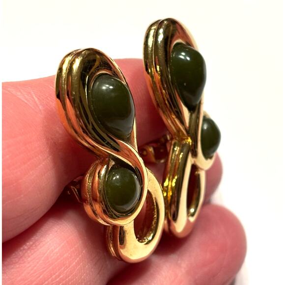 Signed Givenchy Paris New York clip on earrings gold & green stones mod 1980’s - Picture 4 of 6